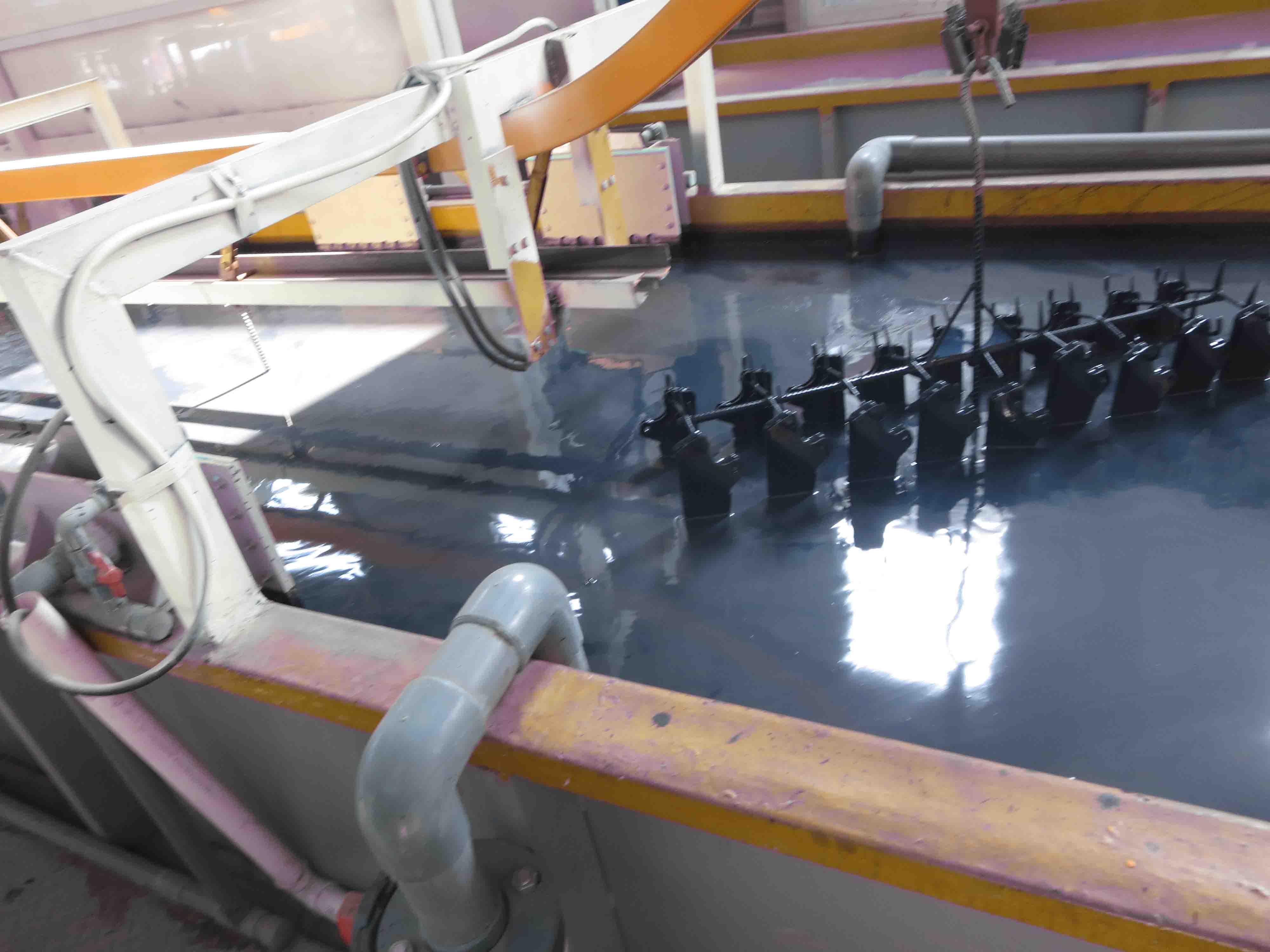 电泳流水线生产展示图1